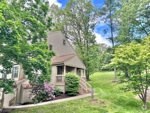 Building Photo - 17 Ashford Dr