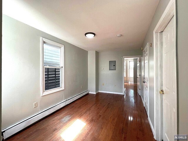 Building Photo - 32 Duryea St