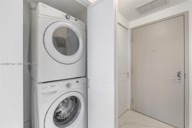 Foto del edificio - 488 NE 18th St