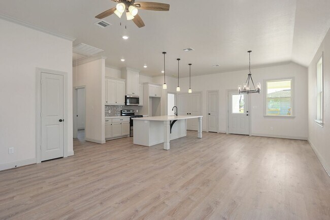 Building Photo - 1510 Echols St