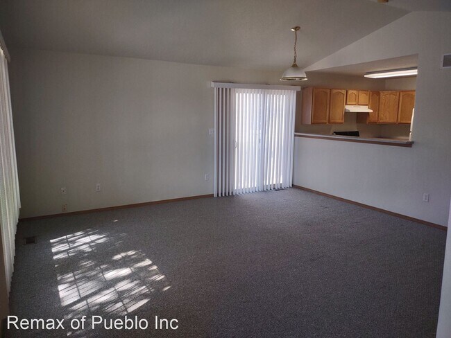 Building Photo - 3 br, 2 bath House - 5045 PIONEER