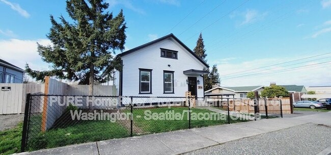 Building Photo - 3216 E Roosevelt Ave