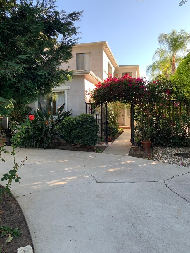 Gated entry - 14354 Chandler Blvd