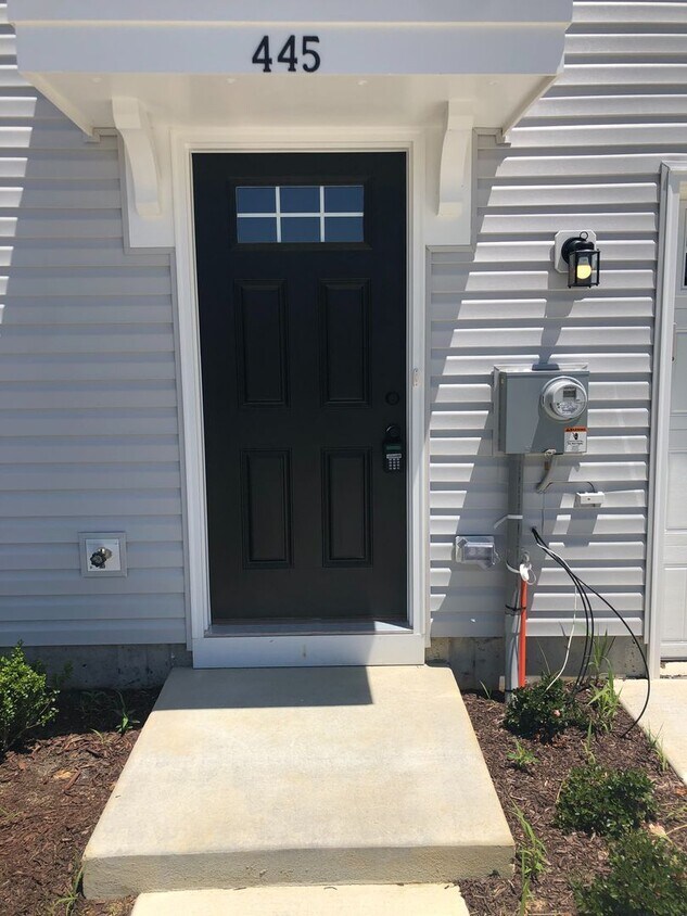 Primary Photo - Beautiful 3- Bedroom Townhome For Rent in ...