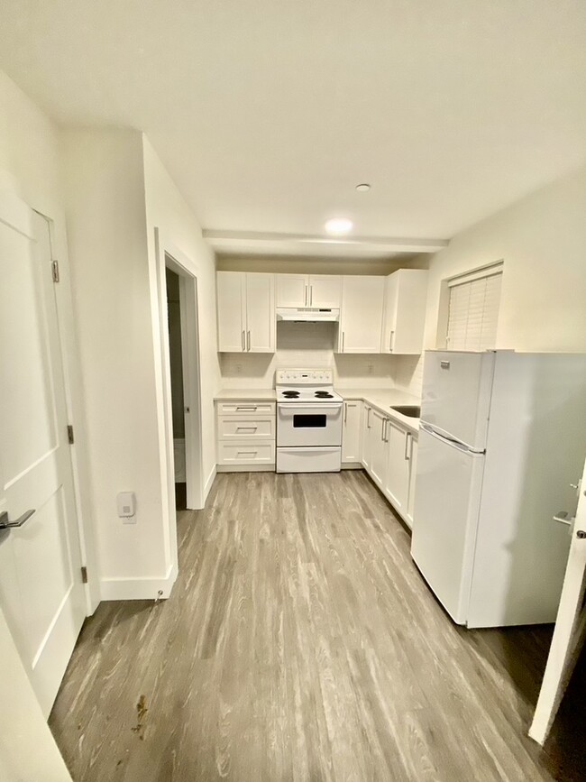 kitchen - 6517 Argyle St