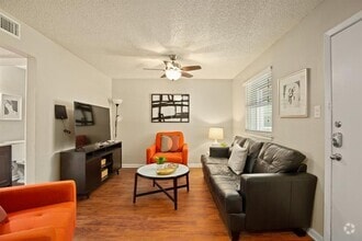 Building Photo - 2401 Manor Rd