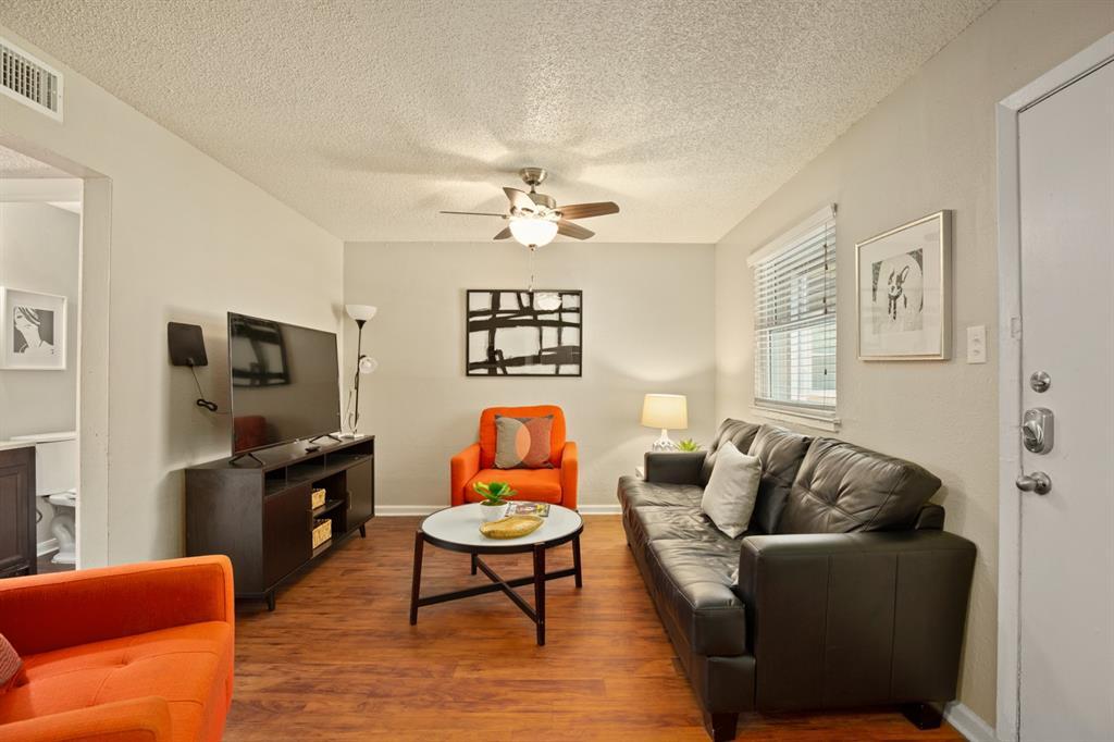 Foto principal - 2401 Manor Rd