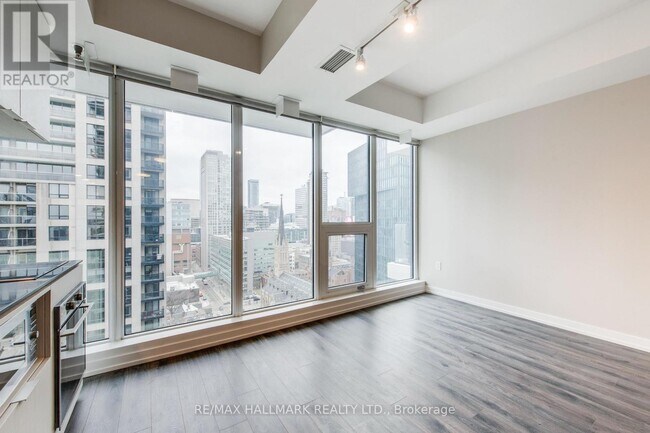 Building Photo - 77 Shuter St