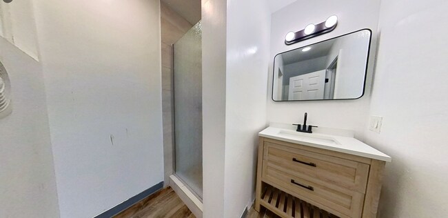 Foto del edificio - Large Two Story 8 Bed 4 Bath Home Near Campus!!