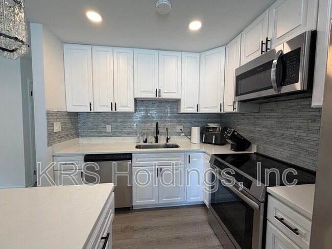 Building Photo - 1035 Tradewinds Rd