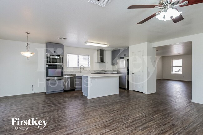 Building Photo - 8526 E Meseto Ave