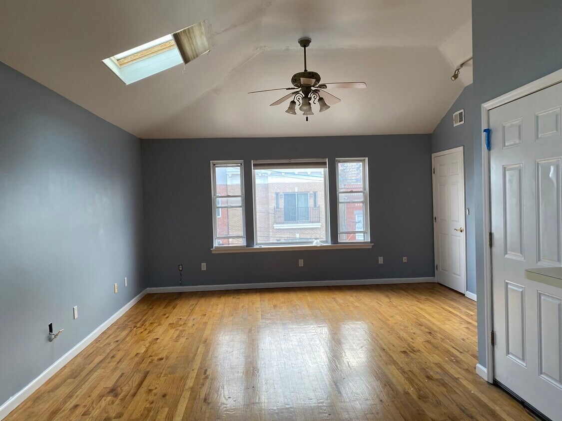 Primary Photo - 134 Laidlaw Ave