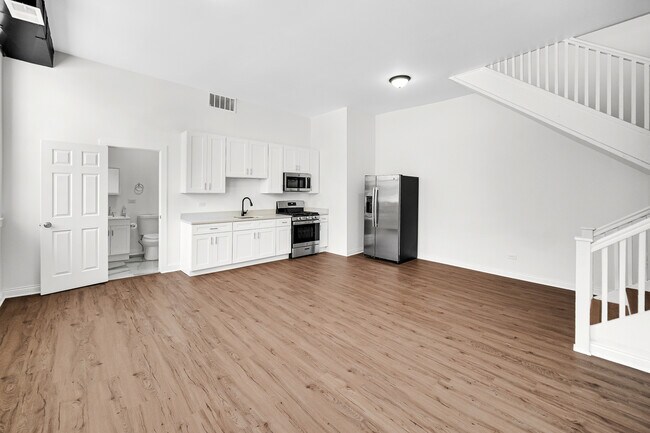 Foto del edificio - 1225 N Milwaukee Ave