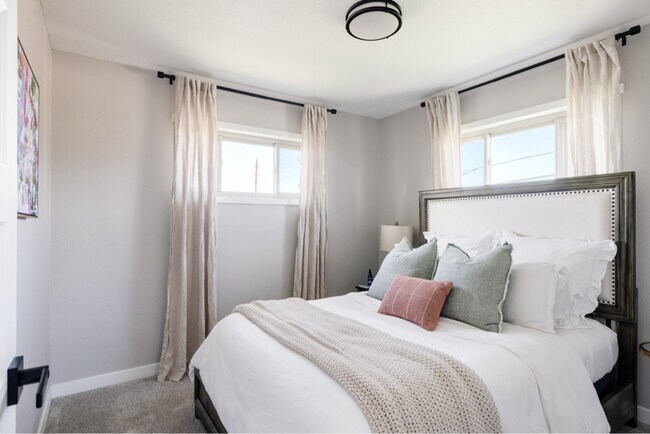 Building Photo - 10516 Pearl St