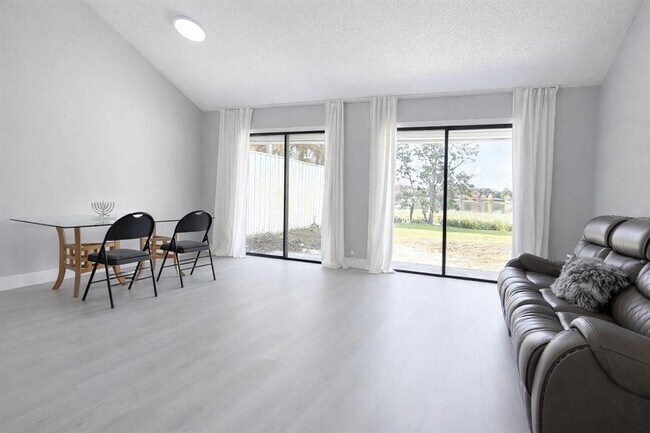 Building Photo - 1502 Lake Buckeye Rd