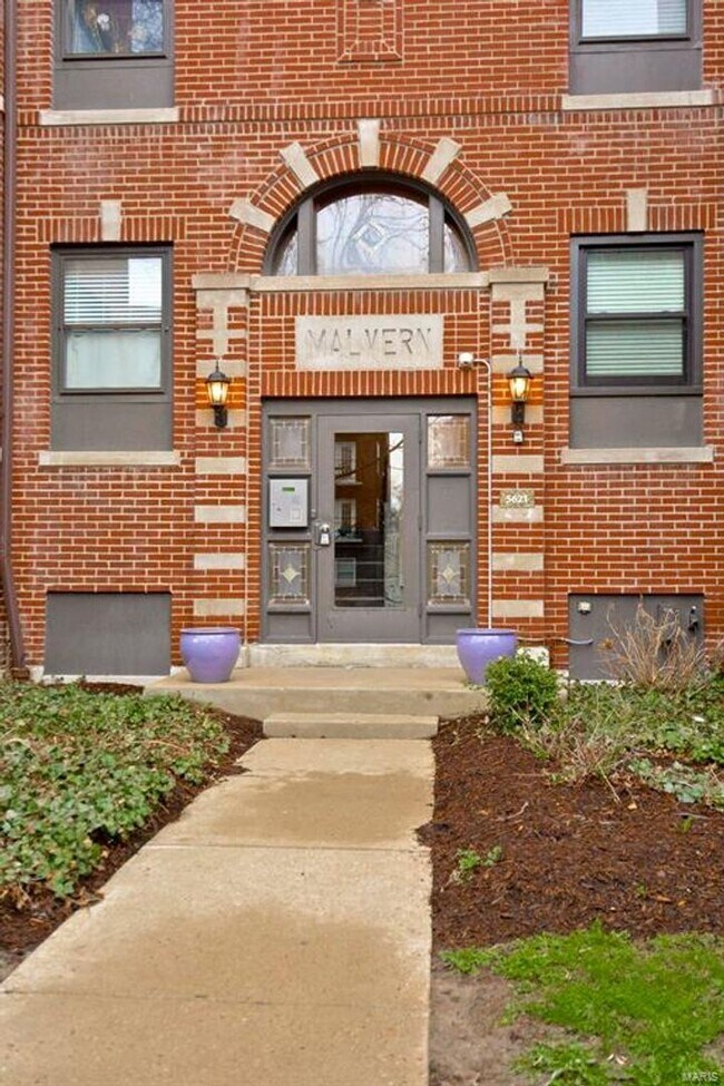 Foto del edificio - 5621 Pershing Ave