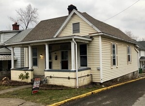 Building Photo - 353 Green St