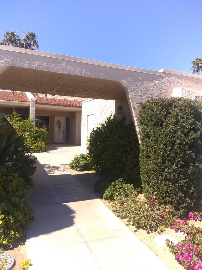 Front View - 80095 Palm Circle Dr