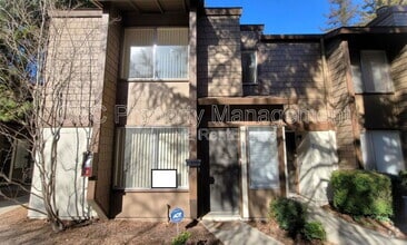 Building Photo - 3625 Larchmont Square Ln