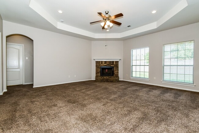 Building Photo - 808 Dakota Ln