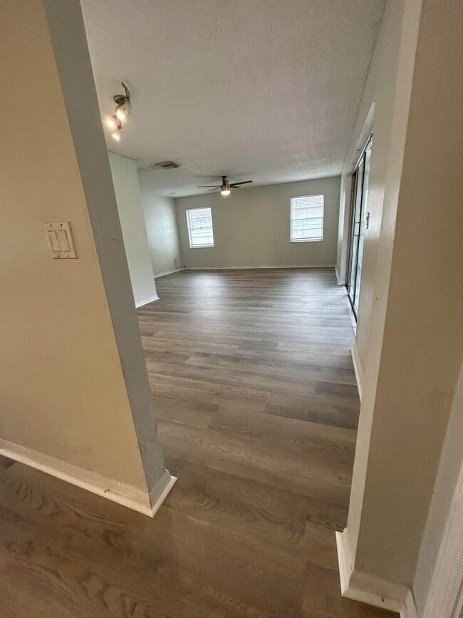 Building Photo - 6449 Rockingtree Ln