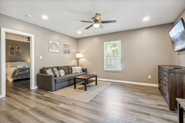 Building Photo - Buckroe Getaway: Winter Retreat in Modern ...