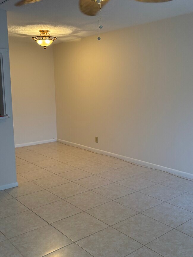 Building Photo - 289 Andover L