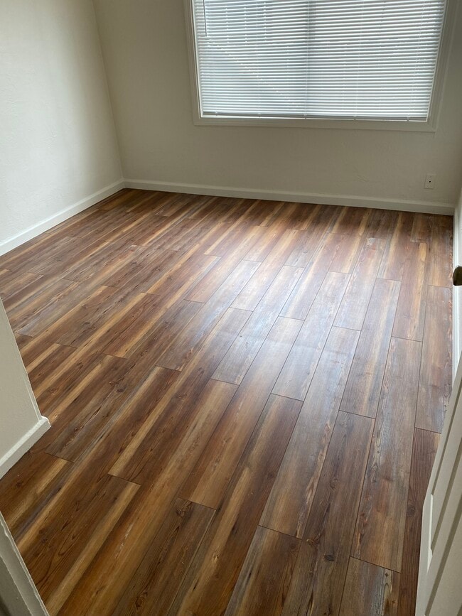 Building Photo - 1246 80th Ave