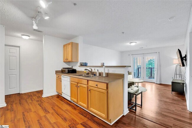 Foto del edificio - 1412 Harts Ridge Dr