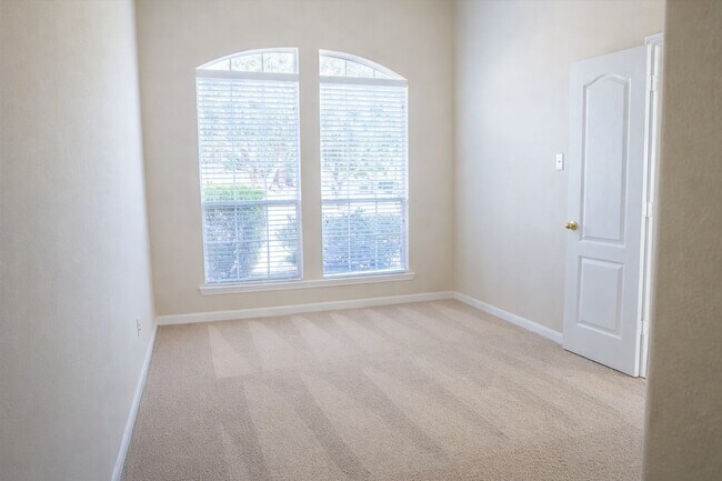 Foto del edificio - 8515 Clarkman Ridge Ln