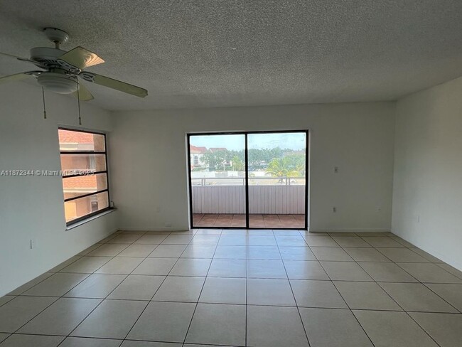 Foto del edificio - 17600 NW 68th Ave