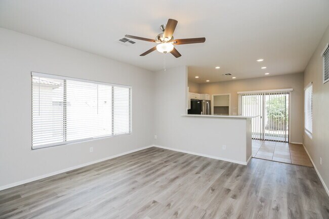 Foto del edificio - 7660 E Baltimore St