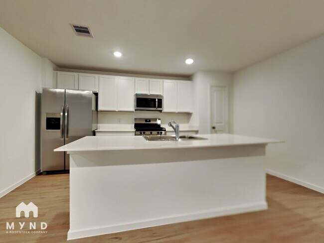 Building Photo - 21645 Balzola Ln