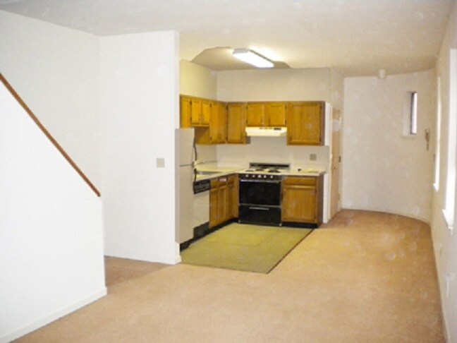 Kitchen - 519 N West St