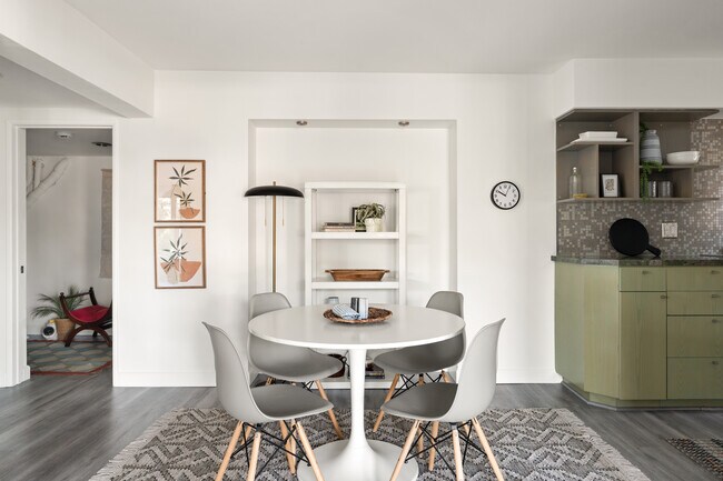 Foto del edificio - 1744 Redesdale Ave