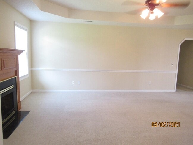 Building Photo - 3370 Aurora Dr