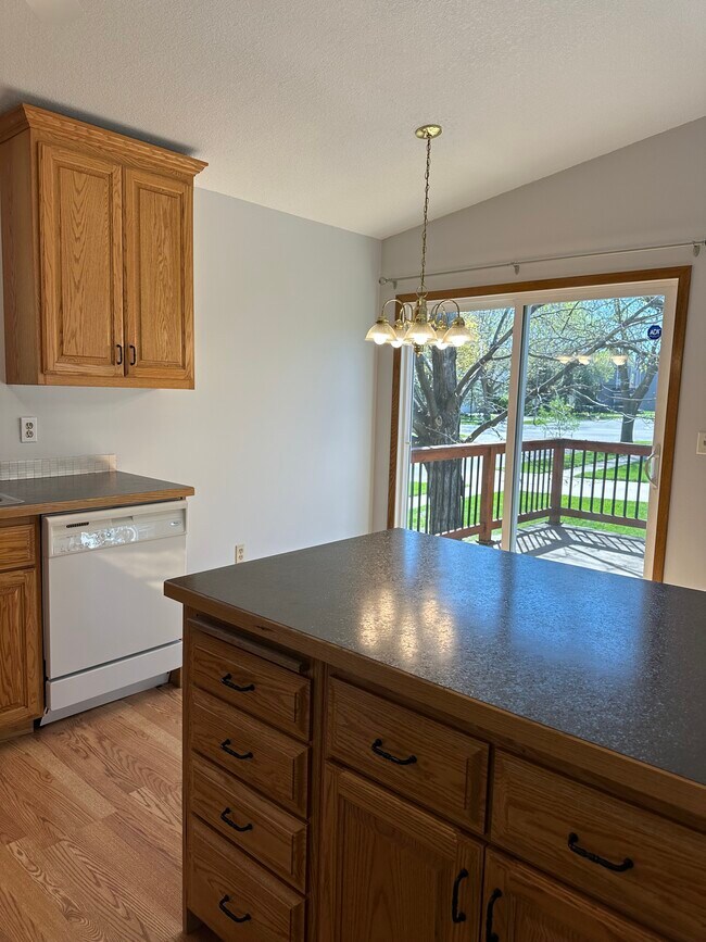 Foto del edificio - 3438 Chalet View Ln NW