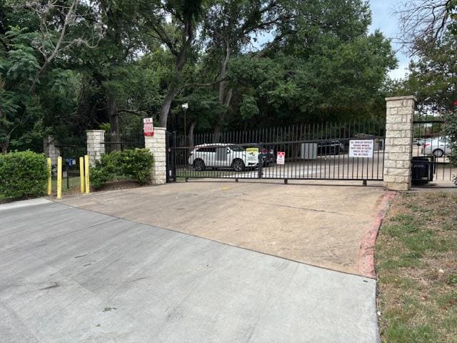 Building Photo - 3204 Menchaca Rd