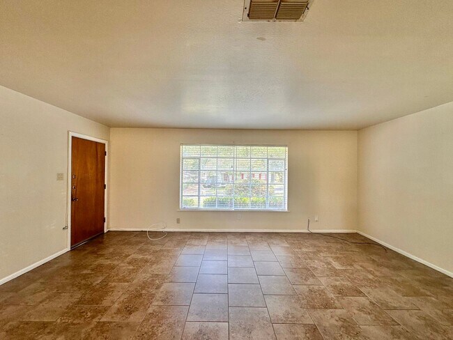 Foto del edificio - Spacious 3 bedroom 2 bathroom home in Tyler!