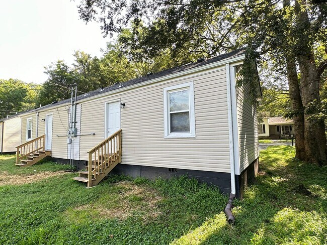 Building Photo - 406 Plum Street