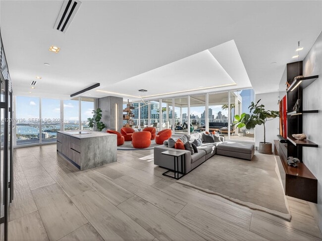 Building Photo - 2020 N Bayshore Dr