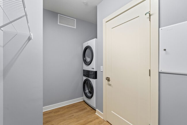 1 Bed - Standard w/ Bonus Room - Reed Creek Greenway Apartments