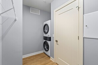 1 Bed - Standard w/ Bonus Room - Reed Creek Greenway Apartments