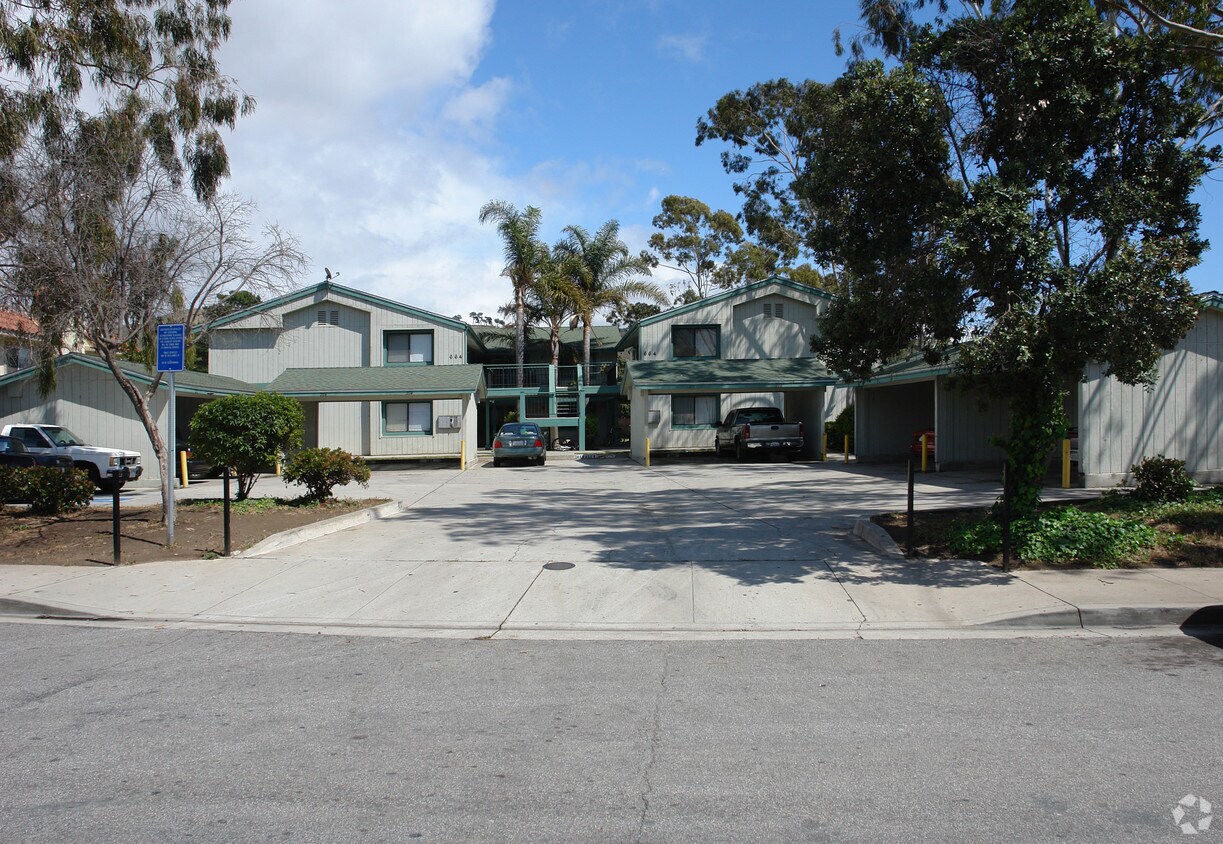 Foto del edificio - 664 Riverside St