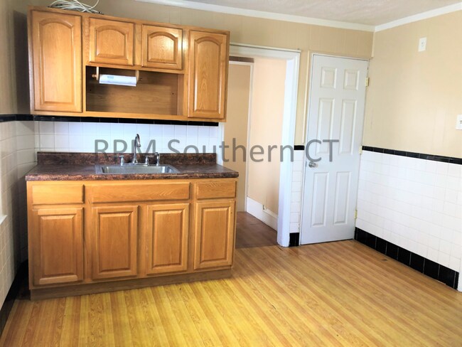 Building Photo - Affordable 2 bedroom