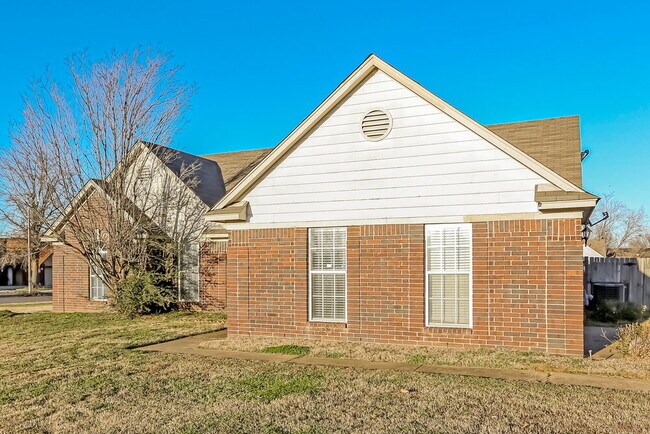 Foto del edificio - 7214 Brenwood Dr