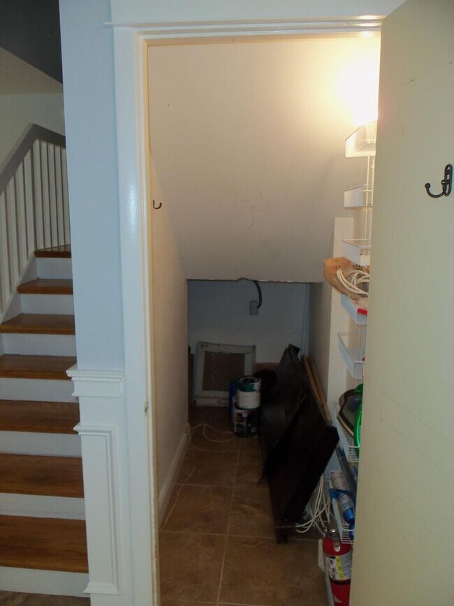 Building Photo - 1122 11th Way