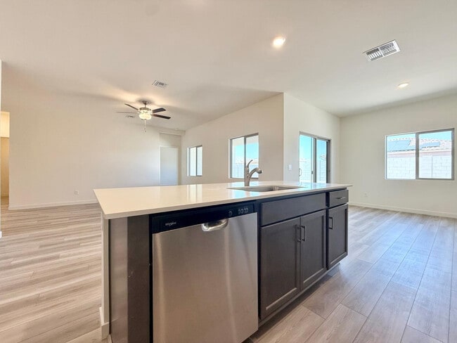 Foto del edificio - 634 W Red Hawk Ct