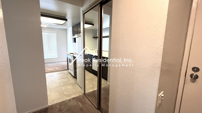 Building Photo - A Charming Timberlake 1bd/1ba Condo - Near...