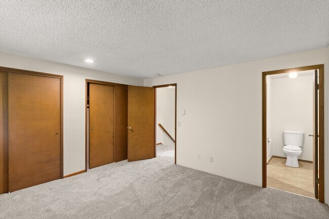 Foto del edificio - WELL-MAINTAiNED 2 BEDROOM & 1.5 BATH CONDO